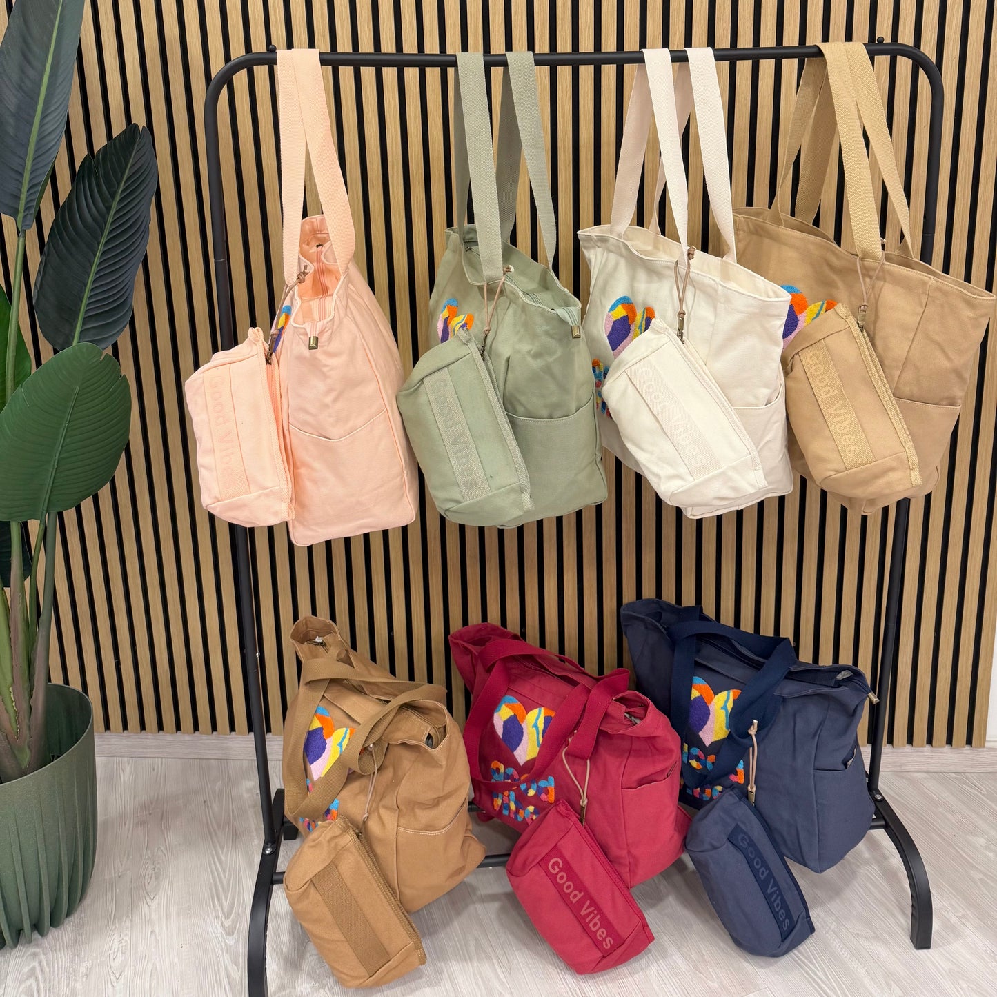 BORSA MARE 'Good vibes' + Pochette portasolari in regalo 🎁